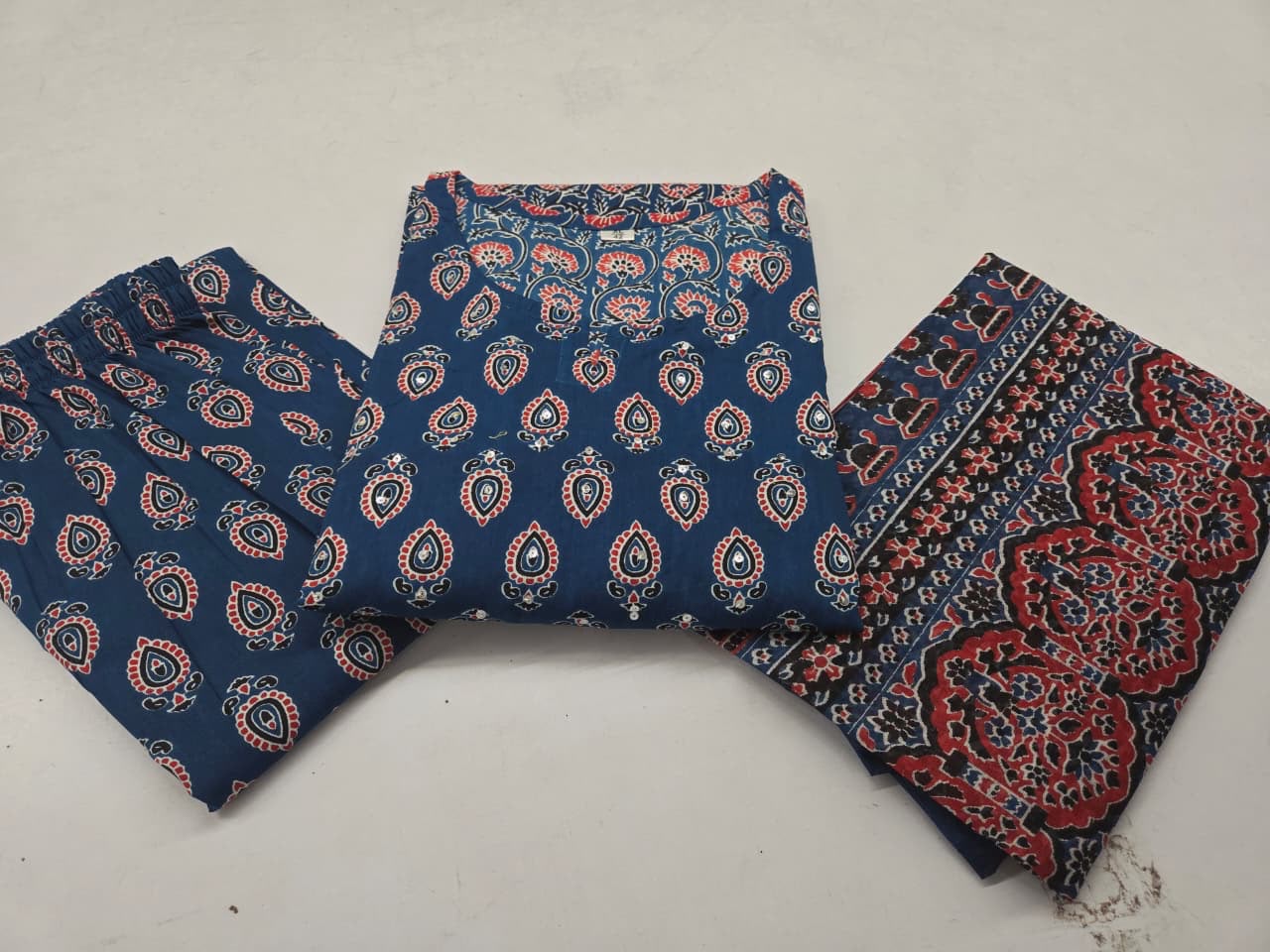 Elegant Blue Printed Cotton Kurta Set With Mirror Handwork