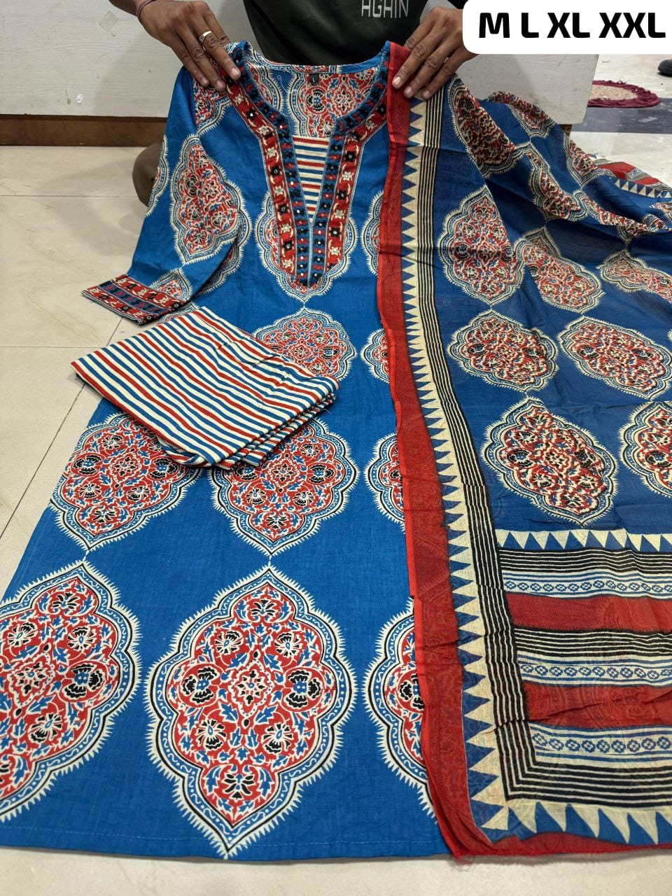Elegant Cotton Kurta Set With Sequin Detailing