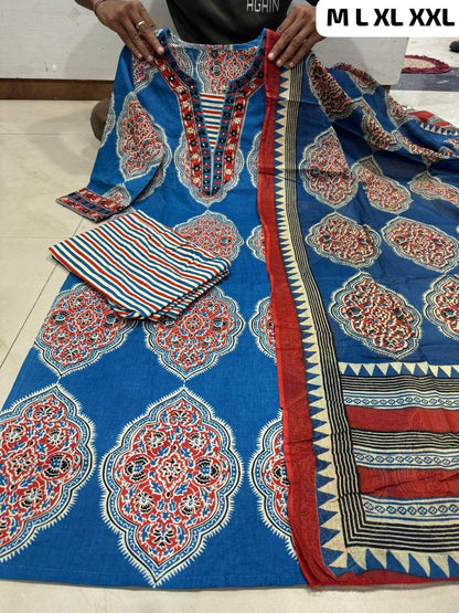 Elegant Cotton Kurta Set With Sequin Detailing