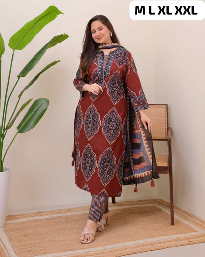 Elegant Cotton Kurta Set With Sequin Detailing