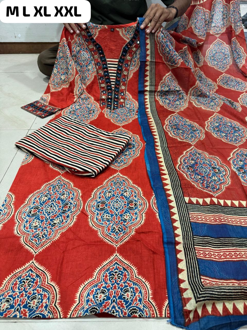 Elegant Cotton Kurta Set With Sequin Detailing