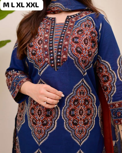 Elegant Cotton Kurta Set With Sequin Detailing