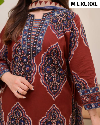 Elegant Cotton Kurta Set With Sequin Detailing