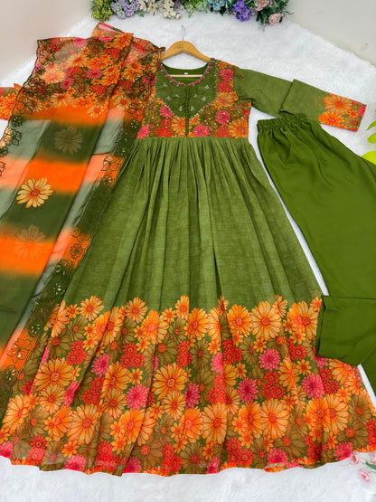 Graceful Gown Set With Handwork