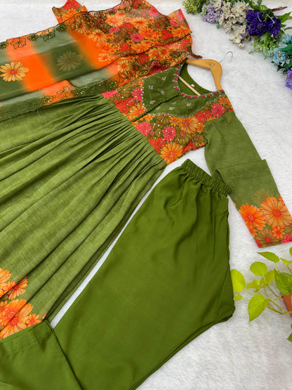 Graceful Gown Set With Handwork