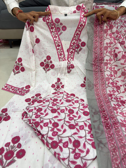 Artistic White Mul-Mul Cotton Kurta Set