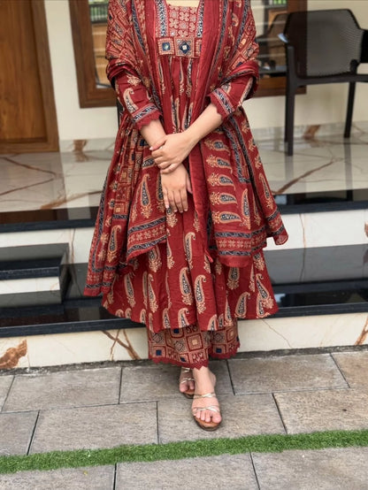 Stylish Printed Mirror Work Cotton Kurta 3-Piece Set