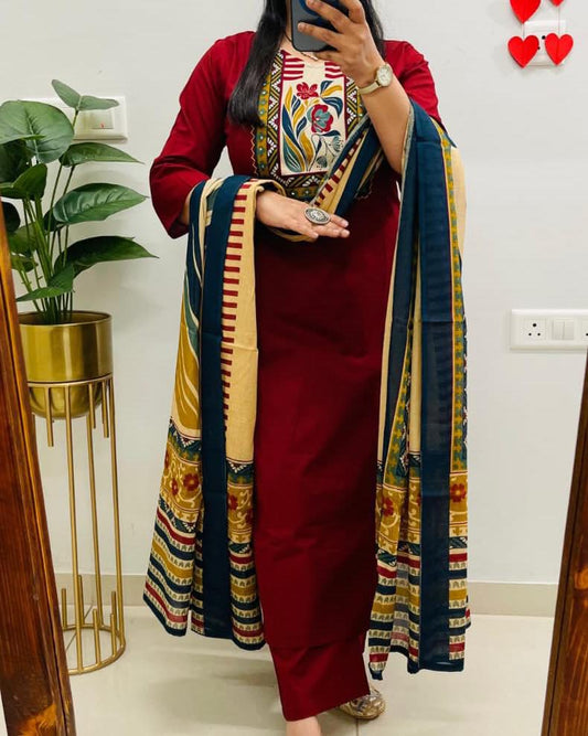 Elegant Cotton Kurta Set With Thread Katha Work