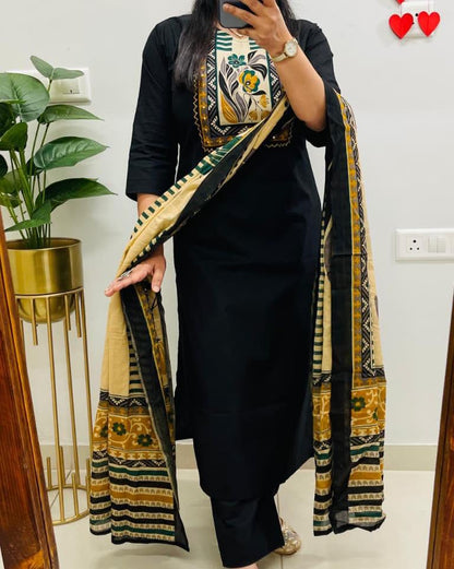 Elegant Cotton Kurta Set With Thread Katha Work