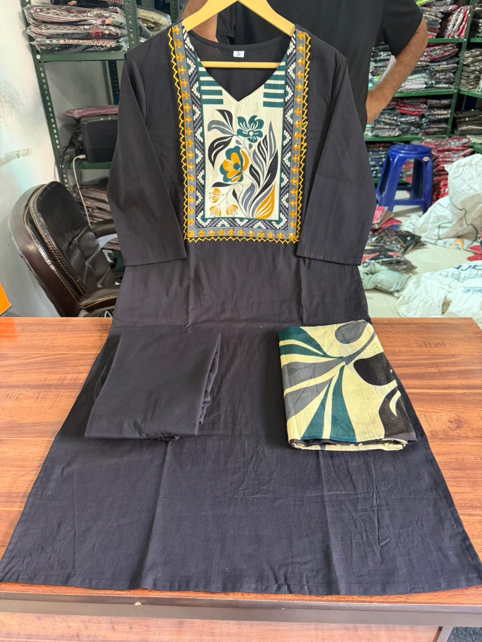 Elegant Cotton Kurta Set With Thread Katha Work