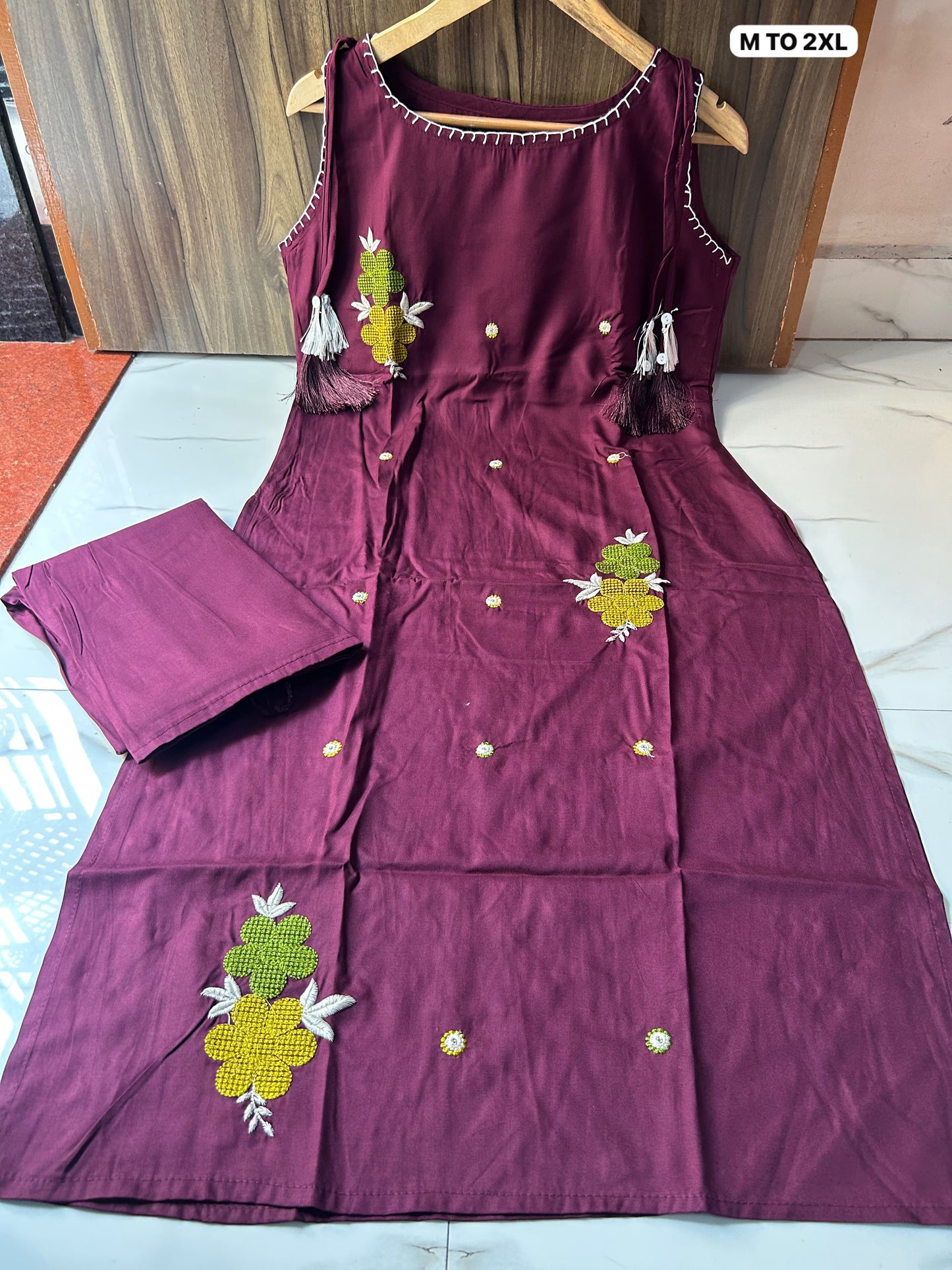 Elegant Sleeveless Embroidered Cotton Kurta Set