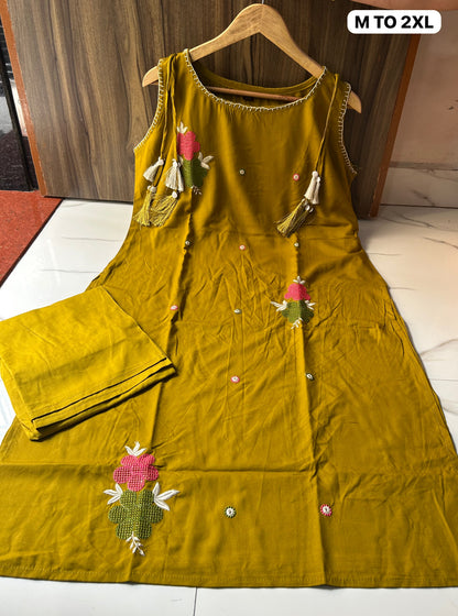 Elegant Sleeveless Embroidered Cotton Kurta Set