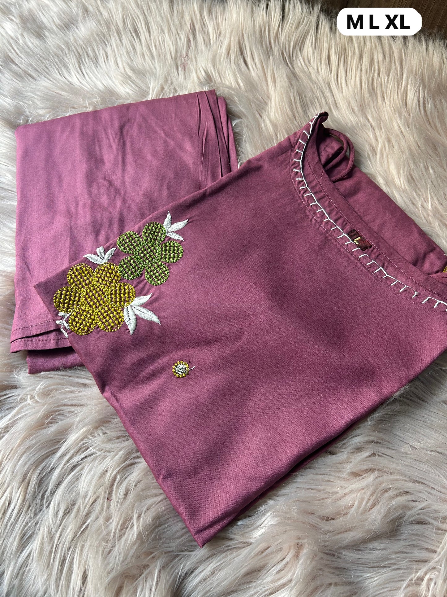 Elegant Sleeveless Embroidered Cotton Kurta Set
