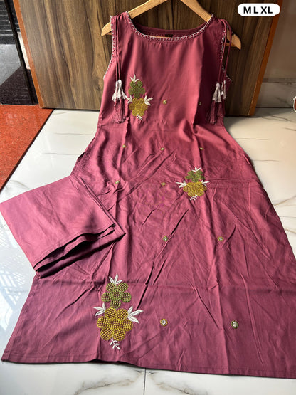 Elegant Sleeveless Embroidered Cotton Kurta Set