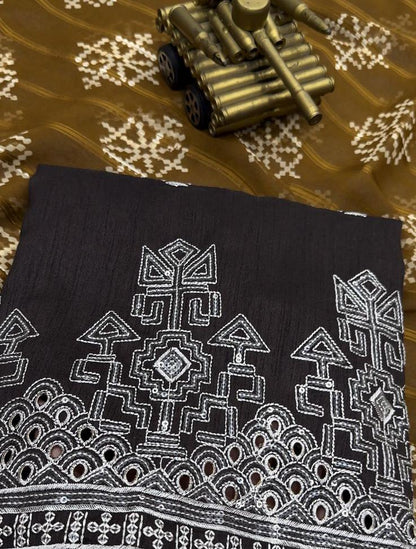 Elegant Georgette Saree With Motif Prints