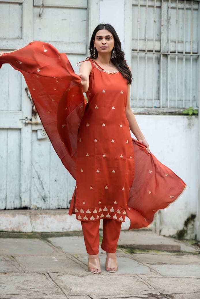 Stylish Embroidered Sleeveless Cotton Kurta Set