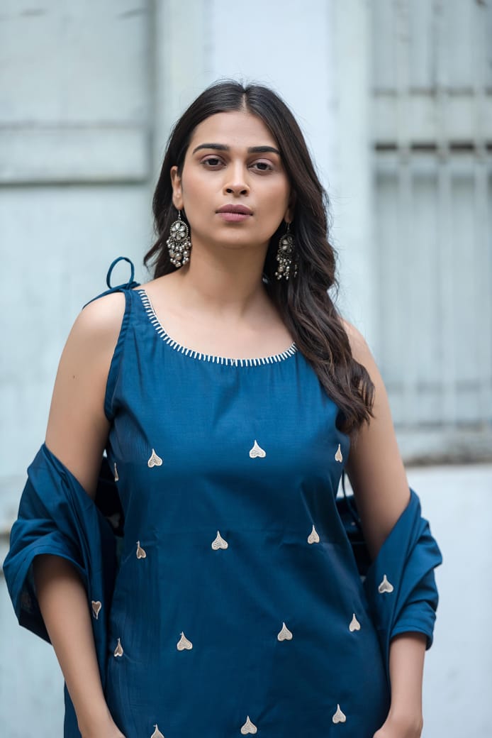 Stylish Embroidered Sleeveless Cotton Kurta Set