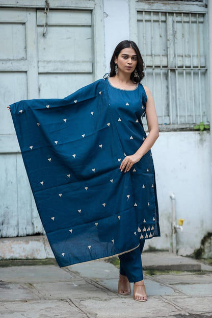 Stylish Embroidered Sleeveless Cotton Kurta Set