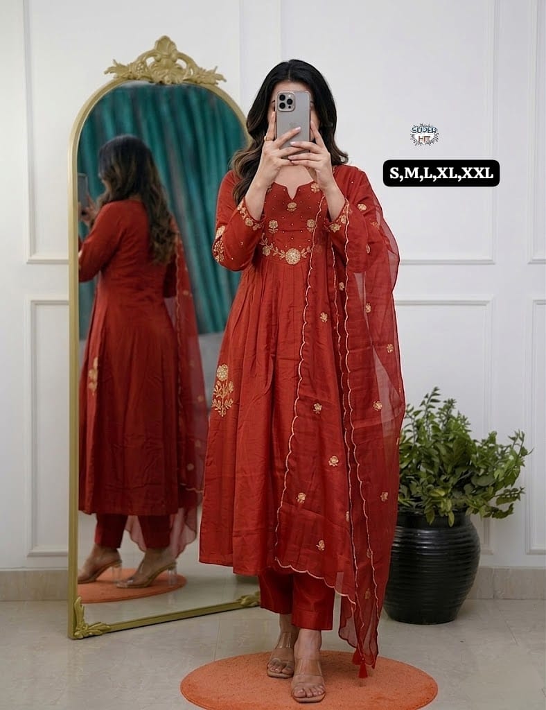 Graceful Chanderi Silk Suit Set With Organza Dupatta