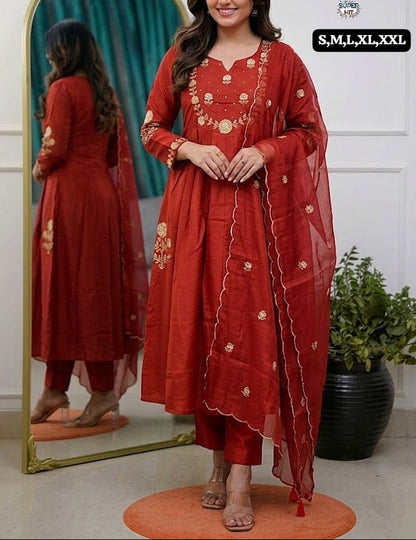 Graceful Chanderi Silk Suit Set With Organza Dupatta