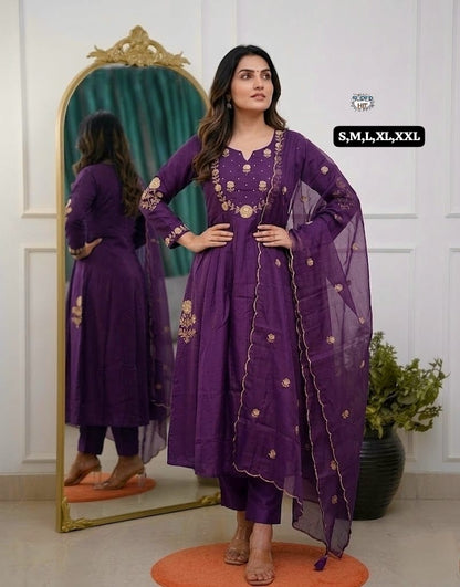 Graceful Chanderi Silk Suit Set With Organza Dupatta