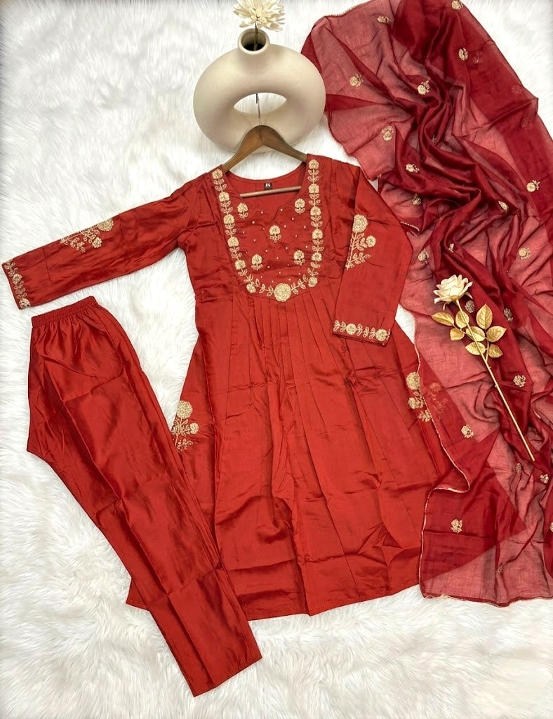 Graceful Chanderi Silk Suit Set With Organza Dupatta