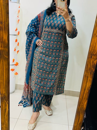 Elegant Blue Printed Cotton Kurta Set With Mirror Handwork