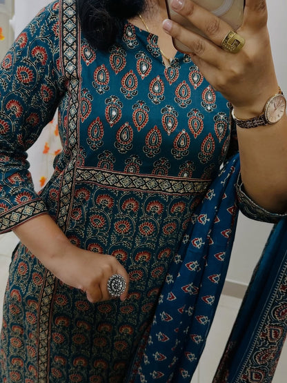Elegant Blue Printed Cotton Kurta Set With Mirror Handwork