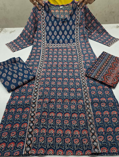 Elegant Blue Printed Cotton Kurta Set With Mirror Handwork