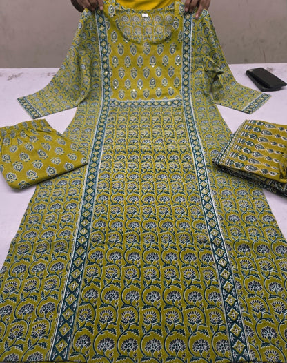 Premium Green Cotton Kurta Set With Mirror Handwork