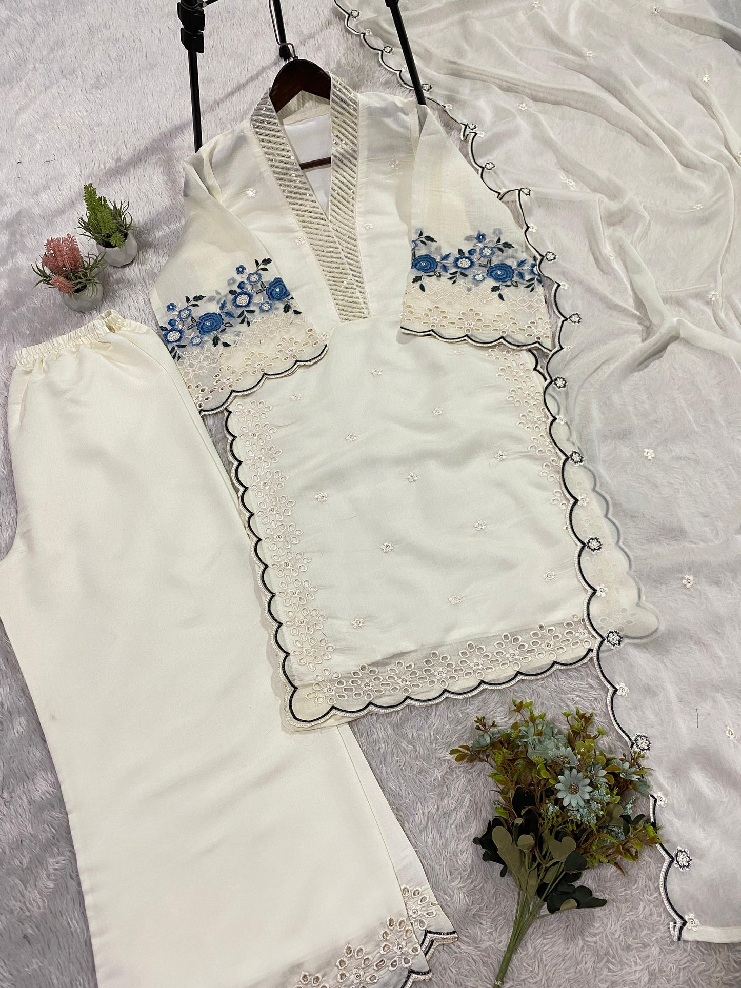 Elegant Embroidered Mal Chanderi Kurta Set