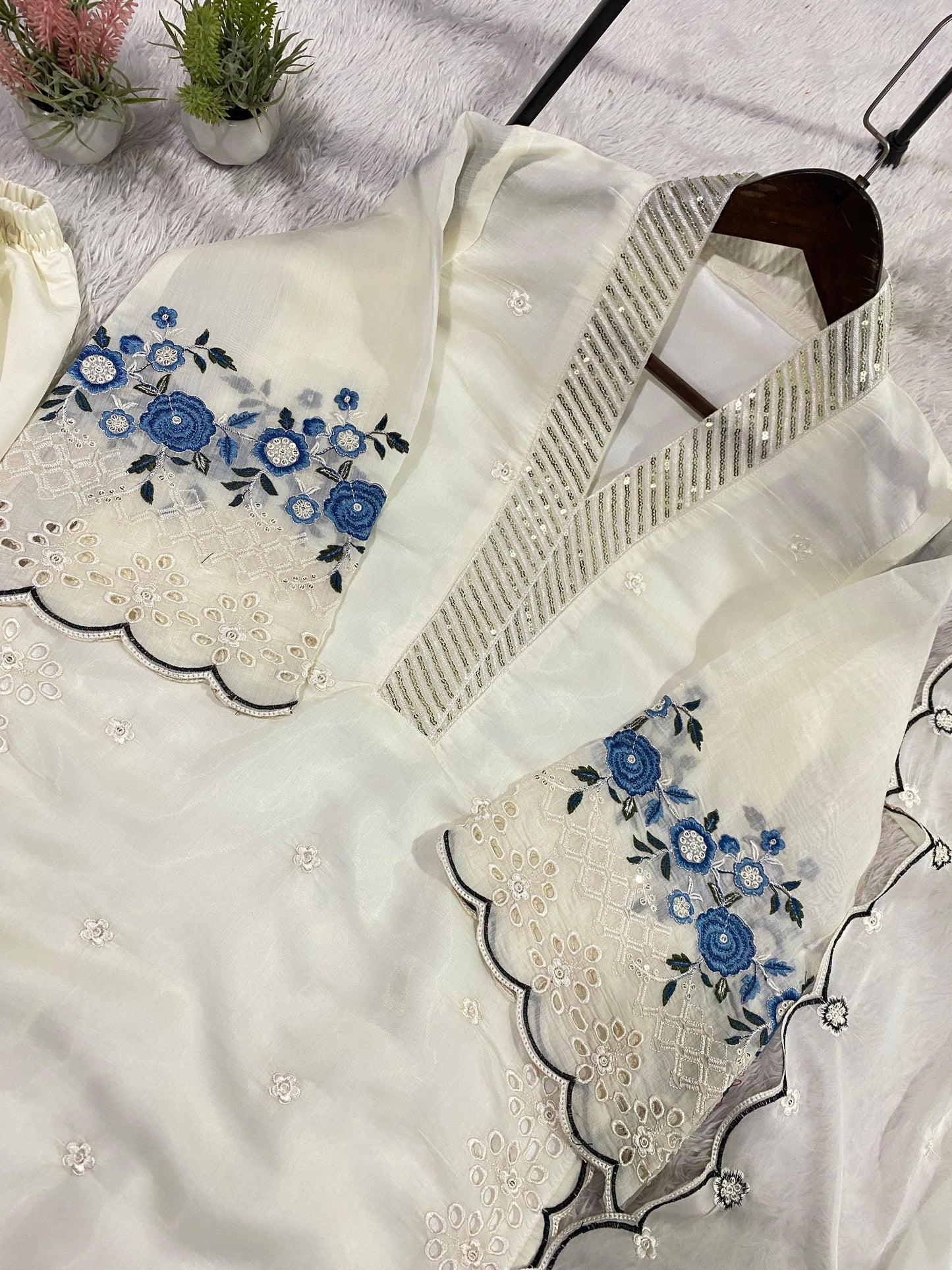Elegant Embroidered Mal Chanderi Kurta Set