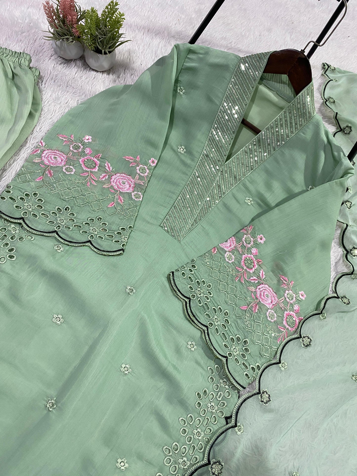 Elegant Embroidered Mal Chanderi Kurta Set