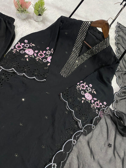 Elegant Embroidered Mal Chanderi Kurta Set